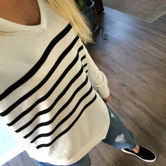 π«SOLD OUT | LUXE Striped V - Picture 8 of 8